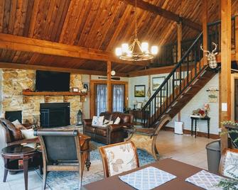 The Nature House - Hernando - Living room