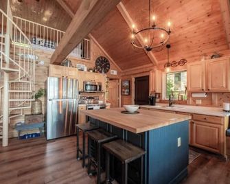 Nice Lake Escape Hot Tub Pontoon Atv Snowmobile Trails Lakefront & More! - Birchwood - Kitchen