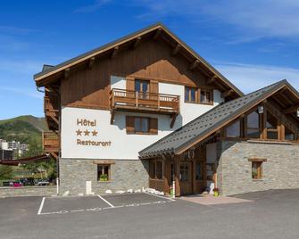 Chalet-Hôtel Le Beausoleil, The Originals Relais (Hotel-Chalet de Tradition) - Fontcouverte-la Toussuire - Building
