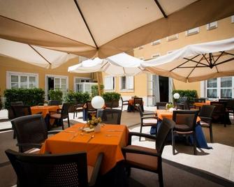 Hotel San Domenico Al Piano - מאטרה - מסעדה