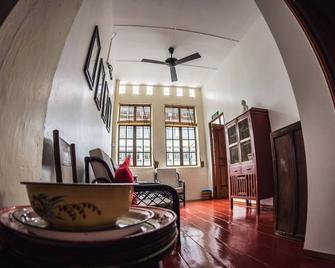 Sojourn Beds & Cafe - Taiping - Living room