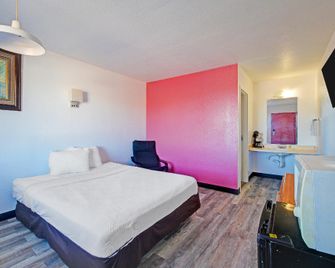 OYO Motel 10 - Lordsburg - Bedroom