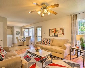 9 Mi to Richmond Sandston Home with Office - Sandston - Living room