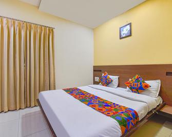Fabhotel Rb Residency - Surat Railway Station, Lal Darwaja - Surat - Bedroom