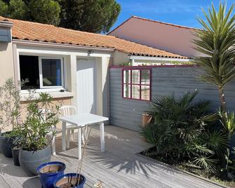 Studio near the ocean - Angoulins - Patio
