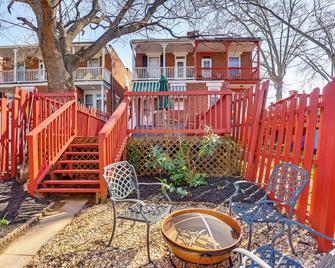 2 Mi to Dtwn: Harrisburg Escape w/ Furnished Deck! - Harrisburg - Patio