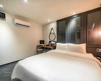 Busan Yeondong-dong Hotel Smith - Busán - Habitación