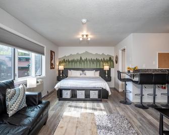 Ski-in/ski-out studio at Whitefish Mountain Resort w/gorgeous views & AC - Whitefish Mountain Escape - Whitefish - Bedroom