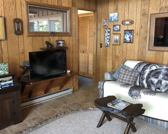 Oasis On a Beautiful, Private Adirondack Lake - Long Lake - Sala de estar