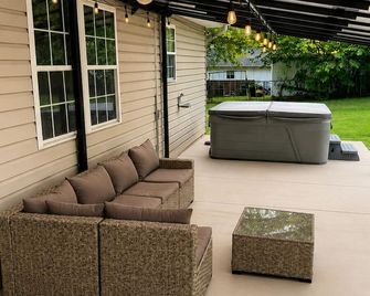 The Lucky Grove in Kings Mountain near Two Kings Casino - Kings Mountain - Patio
