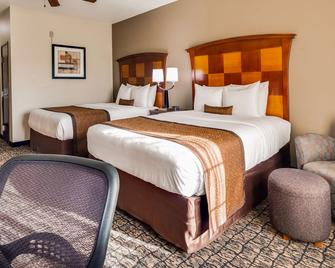 Best Western Carthage Inn & Suites - Carthage - Bedroom