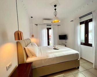 Hotel Acropol - Parga - Schlafzimmer
