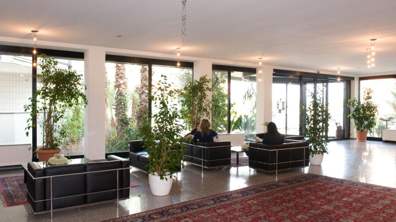 Hotel 90