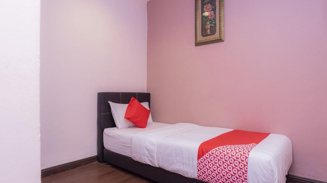 OYO 44026 98 Hotel