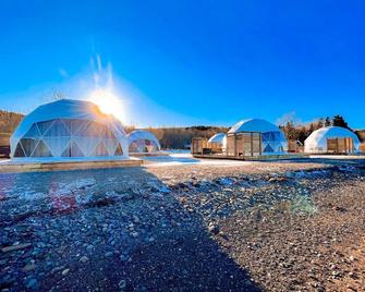 Dome 3 · Luxury Lakeside Dome Experience & Hot Tub - West Bay