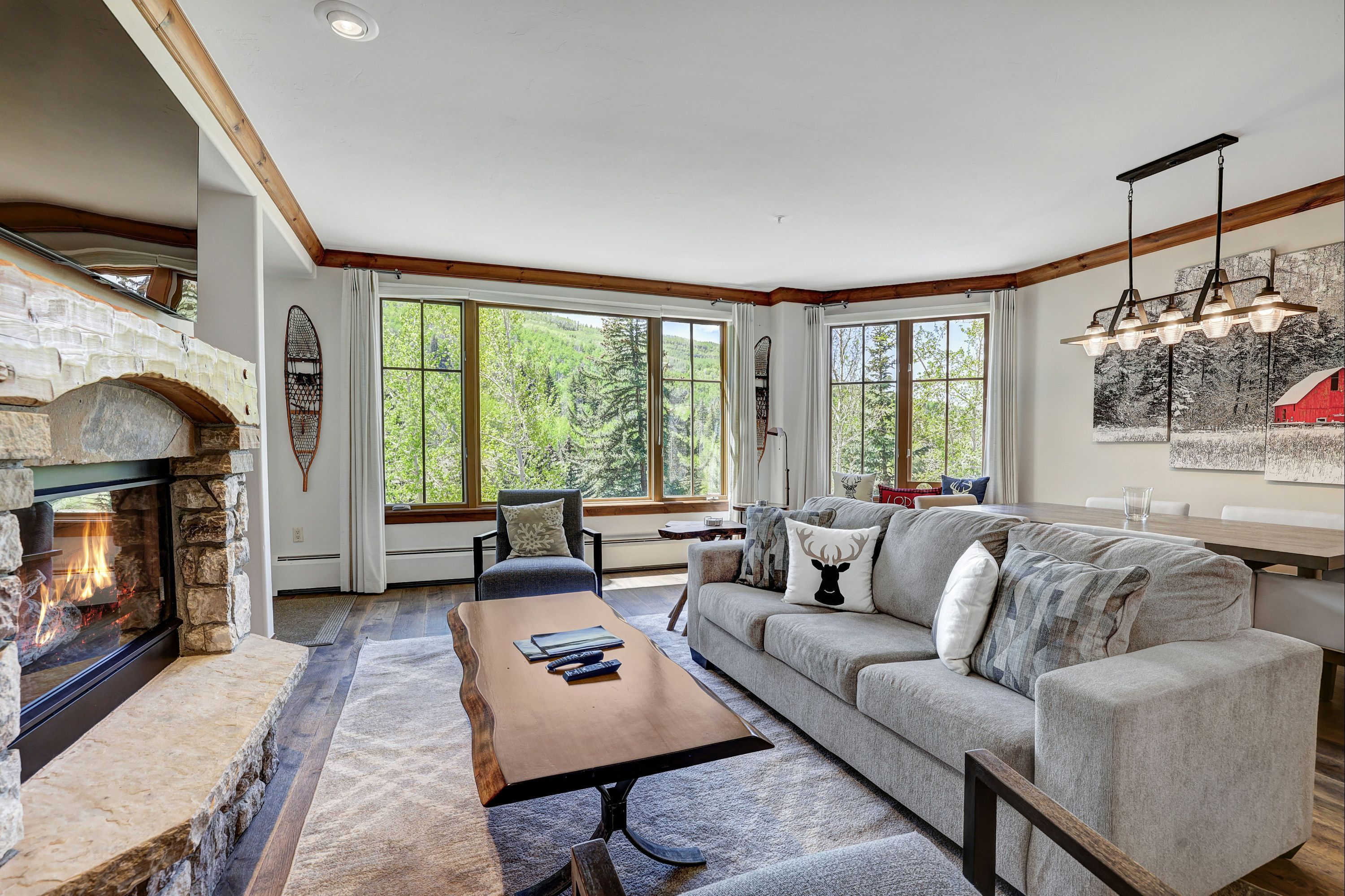 Elkhorn Lodge - Avon - Living room