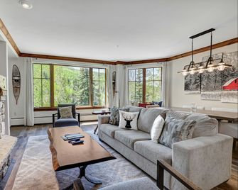 Elkhorn Lodge - Avon - Living room