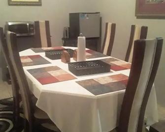 Derick's Inn - Piarco - Dining room