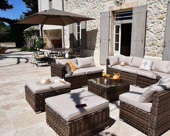 La Bastide des Amouriers - Caumont-sur-Durance - Patio