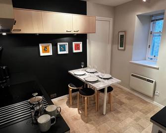 Lombard Hide Away - Inverness - Essbereich