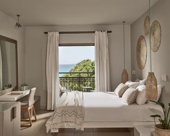 The Bay Hotel & Suites - Vasilikos