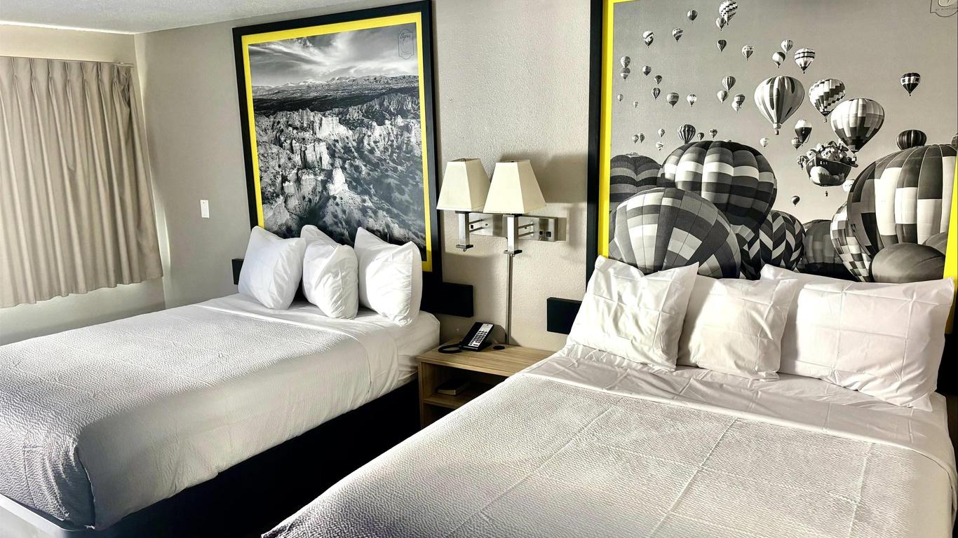 Super 8 by Wyndham Albuquerque Downtown