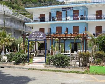 Chrismare Hotel - Taormina - Gebouw