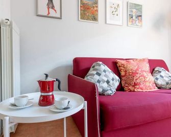 Four Shades of Pisa Apartments - Pise - Salon