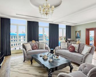Royal Maxim Palace Kempinski Cairo - Cairo - Living room