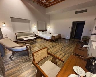 Royal Goldfeildd Club Resort Ltd - Dāpoli - Habitación