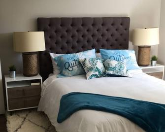 1 Bdrm private suite, self contained private entrance, small pets welcome. - Langley - Bedroom