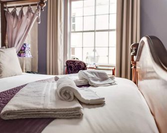 The Ancient Gatehouse Hotel - Wells - Schlafzimmer
