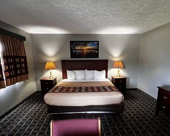 Sky Lodge Inn & Suites - Delavan - Ložnice