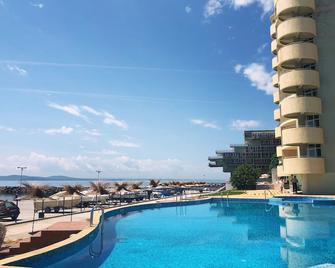 Interhotel Pomorie - Burgas - Pool