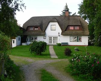 cozy apartment in a thatched house in a rural idyll - Garding - Edificio