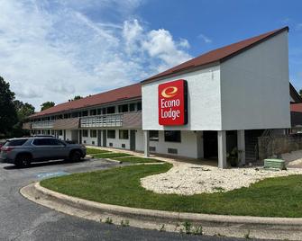 Econo Lodge Hickory - Hickory - Building