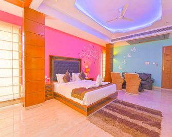 The Byke Grassfield Resort With Outdoor Pool, Shyam Nagar, Jaipur - Jaipur - Front desk