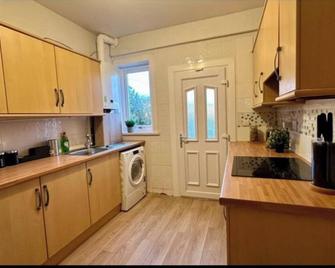 Holly street house with Separate Entrance,Glasgow edge - Clydebank - Kitchen