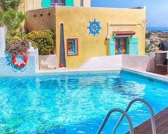 Korifi Suites Collection - Piskopiano - Pool