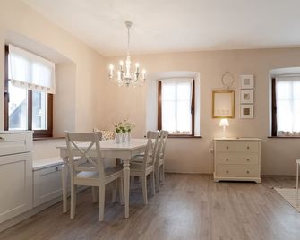 modern, well equipped apartment in a peaceful village in the heart of nature - Srednja Vas v Bohinju - Dining room