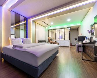 Yeongcheon CL Hotel - Yeongcheon - Bedroom