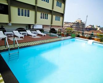 Paramount Tower - Kozhikode - Pool