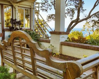 Banning House Lodge - Avalon - Outdoor view