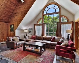 West Park Chalet - Large Vermont Ski Home - Great for Groups! Hot tub, games, ski rental ticket deals! - Killington - Salon