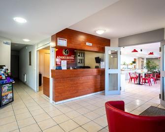 Adams Hotel - מץ - דלפק קבלה