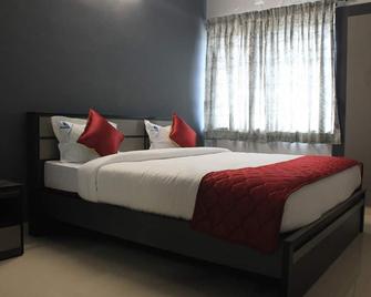 Viswa Residency by Azalea - Madurai - Slaapkamer