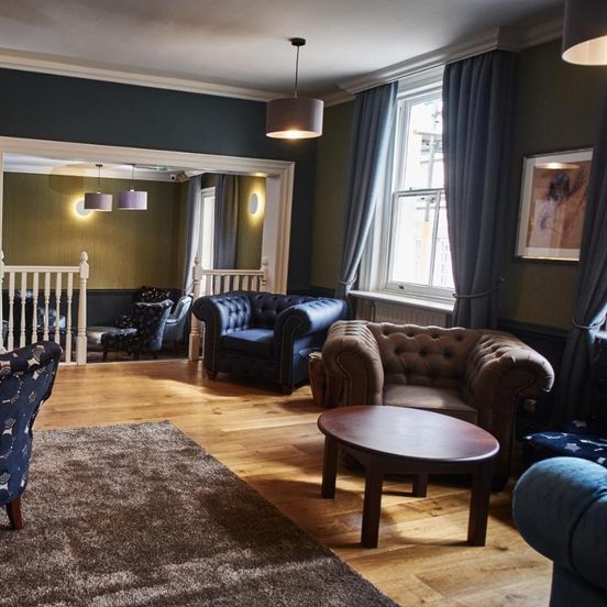 The Chequers Hotel image 1