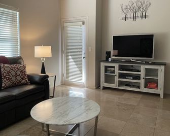 Luxury Foothills Condo Tucson - Tucson - Pokój dzienny