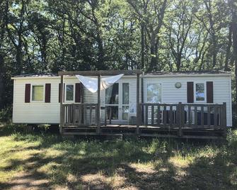 Peaceful mobile home in the heart of a walnut grove - Eymet - Building