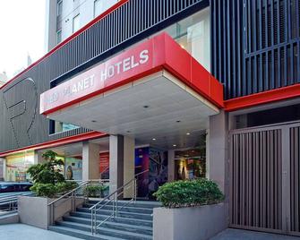 Red Planet Makati Amorsolo - Manila - Hotel Entrance